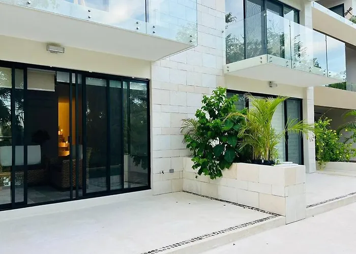 Spacious And Comfortable W Pool And Golf Apartment